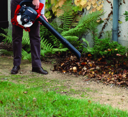 Do jakich prac poza sprzątaniem liści można wykorzystać dmuchawę ogrodową?